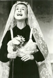 /medias/customer_28/videos et audios/FRGNQ_V_001_009/Photos compagnies de théâtre/CAeLA/ca e la une femme  la mer (2)_jpg_/0_0.jpg